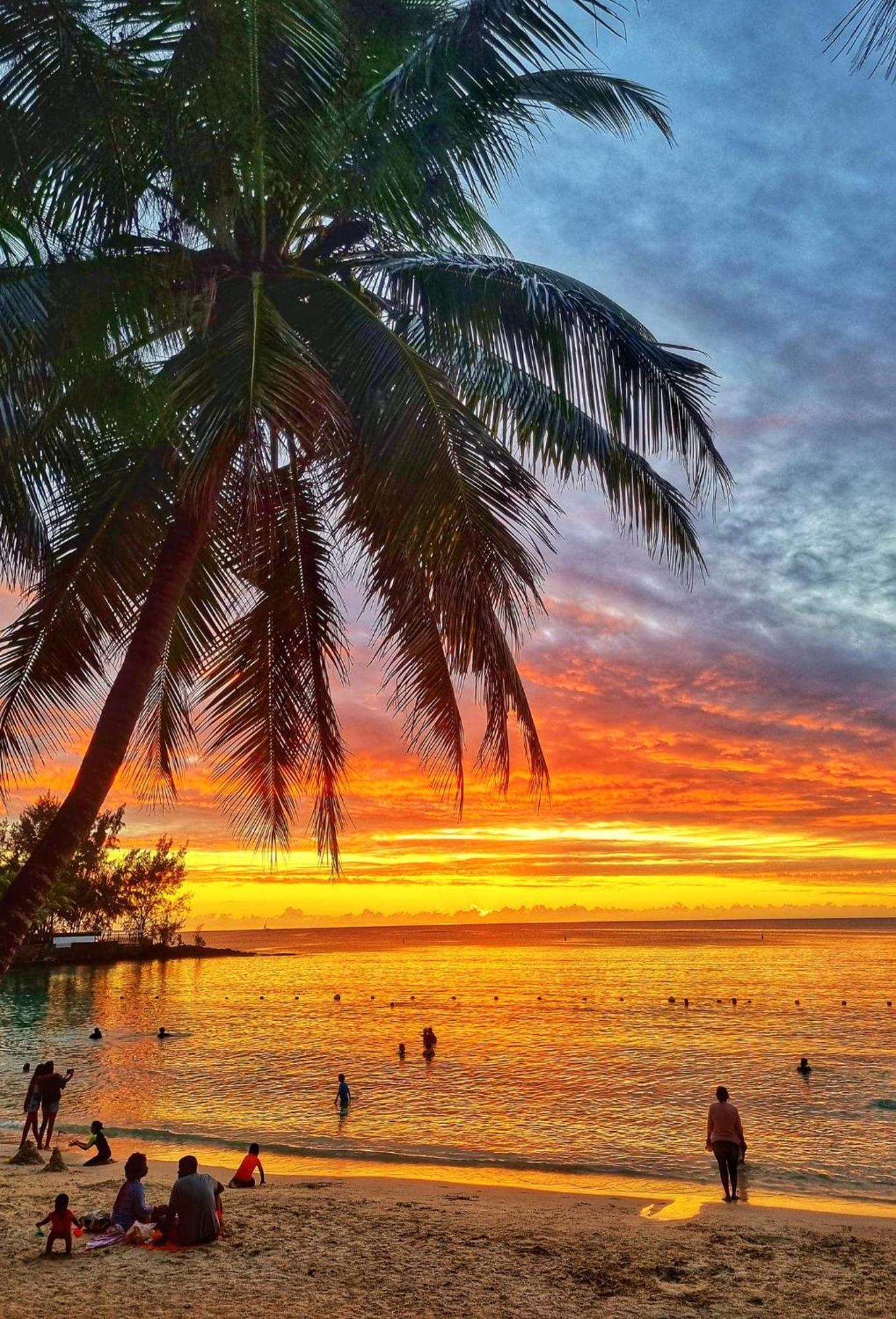 Sunset Bliss Pereybere 3 Apartment Pereybere Beach