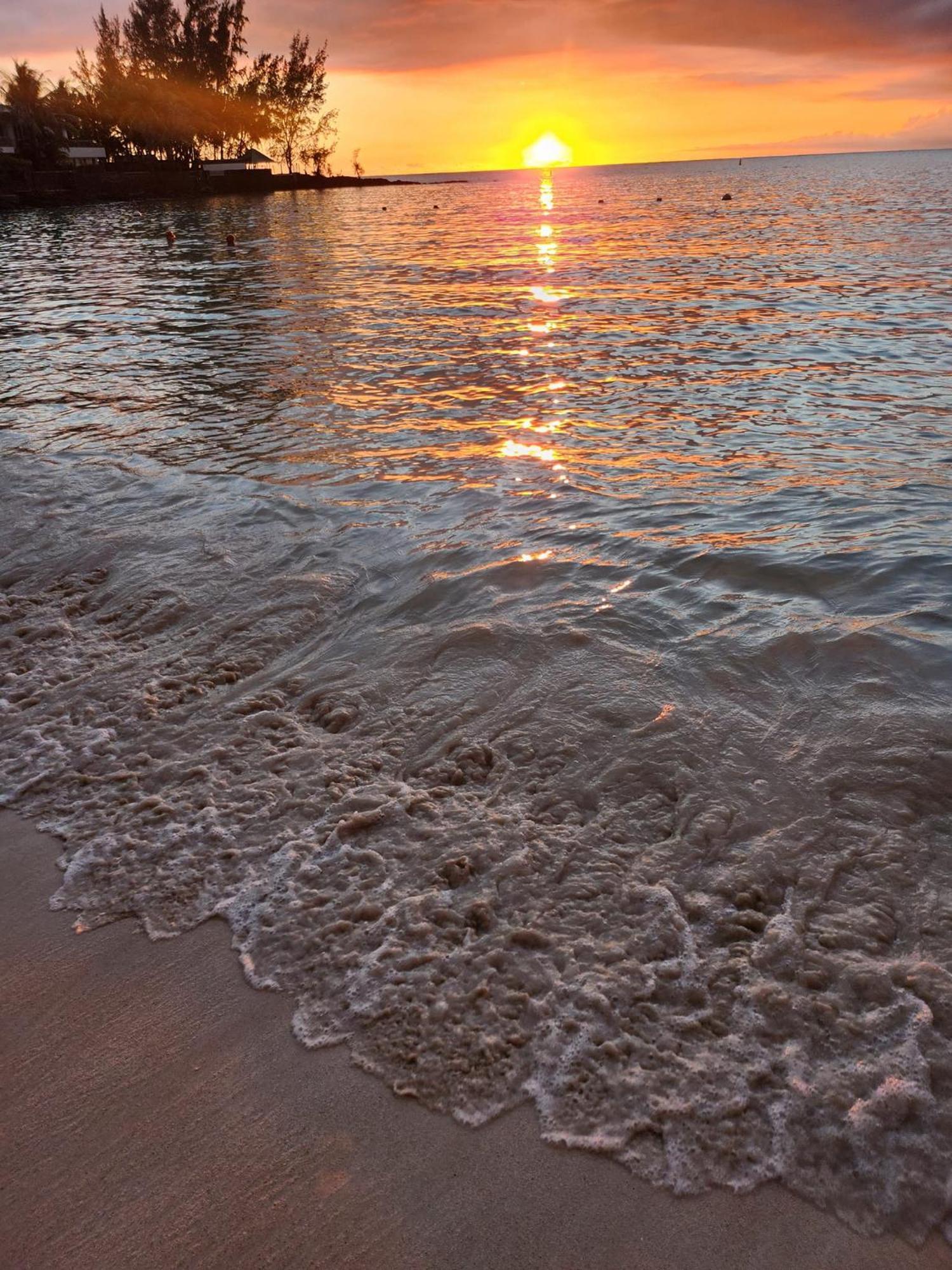 Sunset Bliss Pereybere 3 *